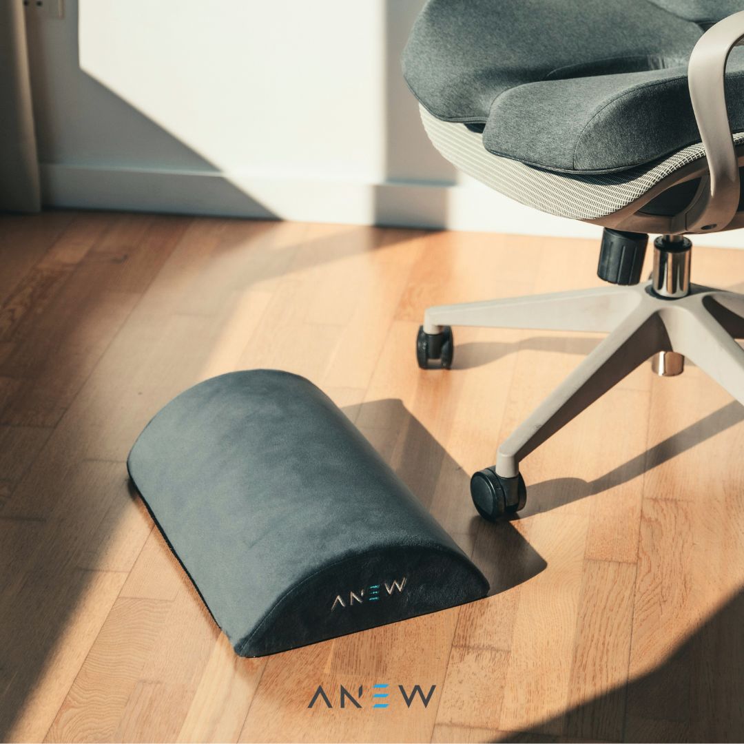 Ergonomic Footrest: Designed to relieve leg fatigue back pain